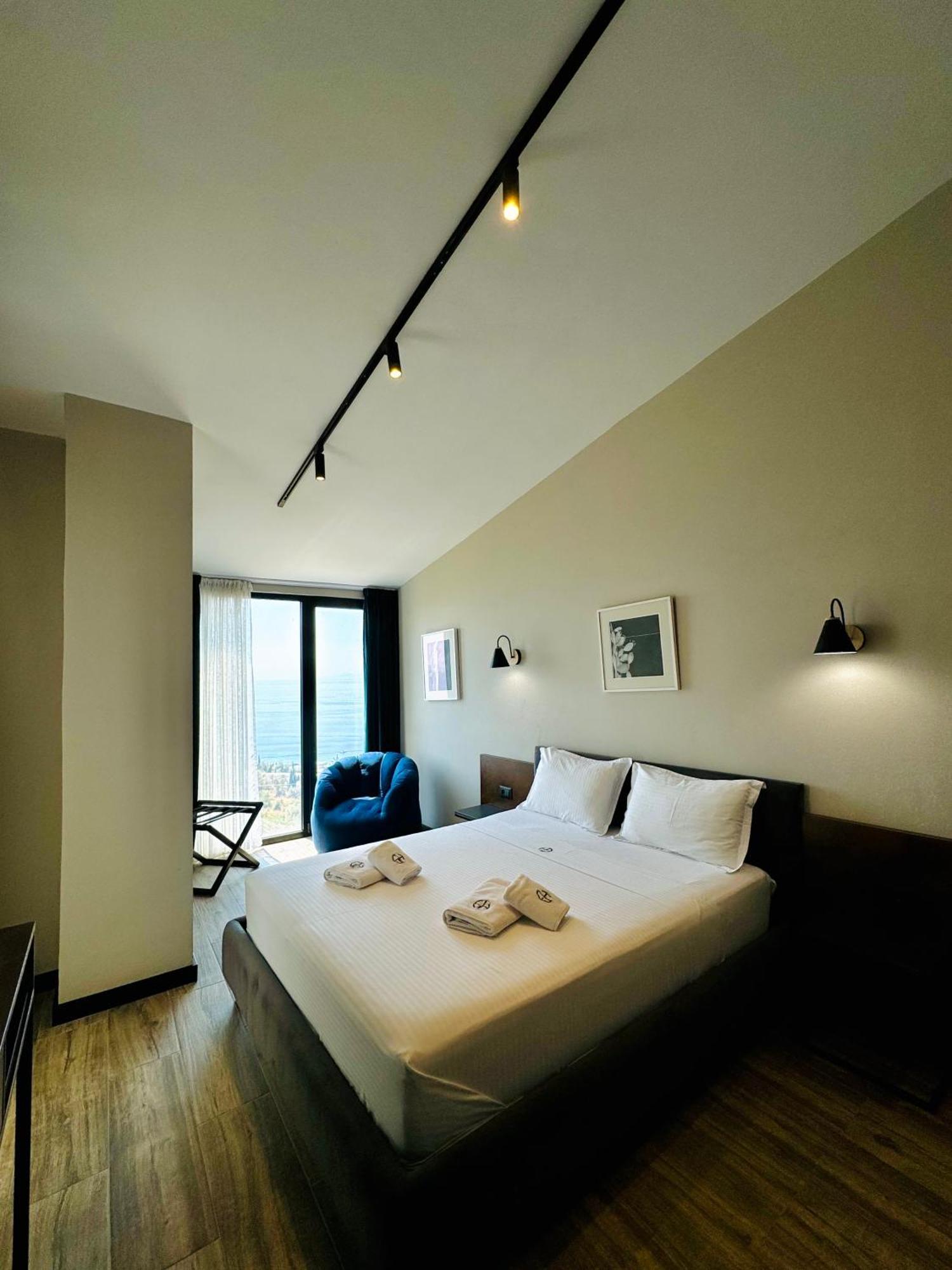 Gogo's Boutique 4*